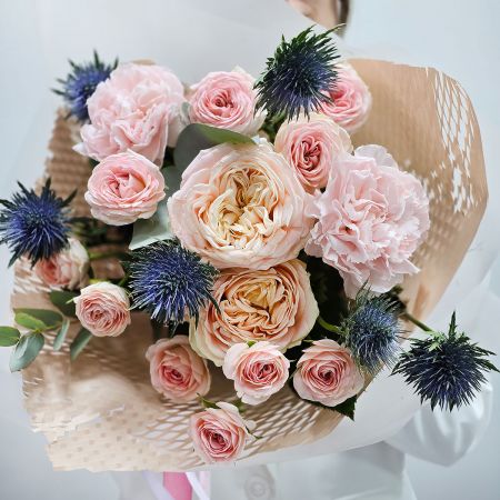 Букет с характером из пионовидных роз