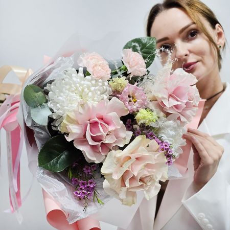 Поздравляю тебя! Букет из французских роз и хризантем