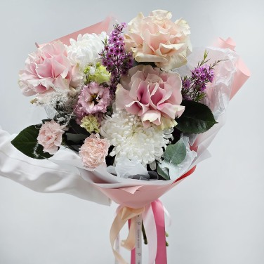 Поздравляю тебя! Букет из французских роз и хризантем