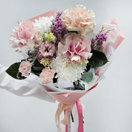 Поздравляю тебя! Букет из французских роз и хризантем