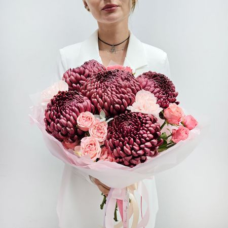 Букет бургунди ред и пионовидных кустовых роз