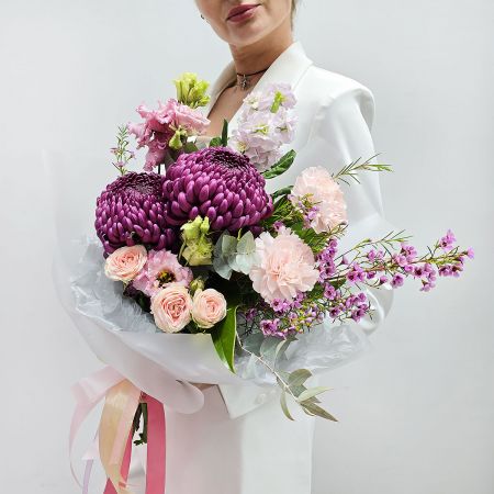 Пурпурность чувств букет с бургунди и маттиолой