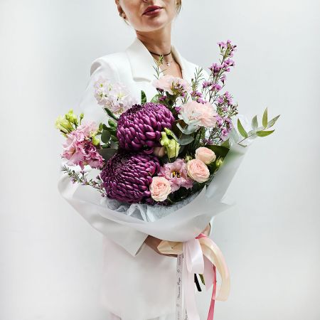 Пурпурность чувств букет с бургунди и маттиолой