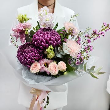 Пурпурность чувств букет с бургунди и маттиолой