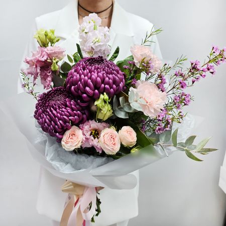 Пурпурность чувств букет с бургунди и маттиолой