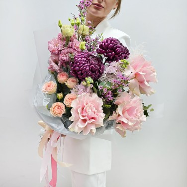 Глубокие чувства букет в пурпурных оттенках