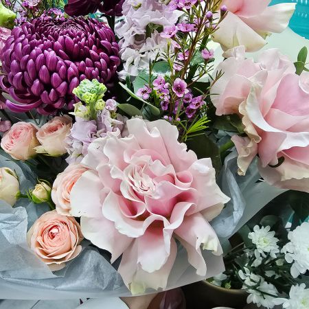 Глубокие чувства букет в пурпурных оттенках