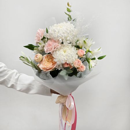 Букет в подарок маме из хризантем и альстромерий