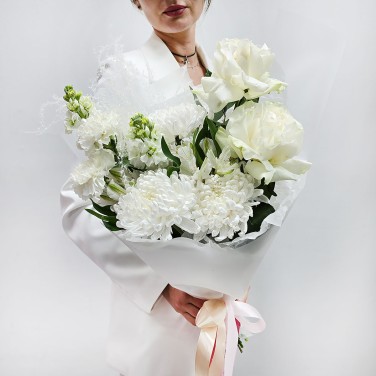 Букет прекрасный Белый шепот