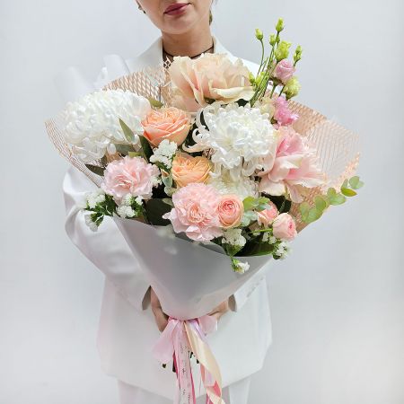 Букет хризантем и роз Сияние женственности