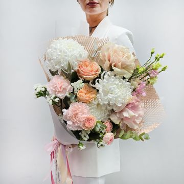 Букет хризантем и роз Сияние женственности