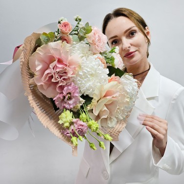 Букет хризантем и роз Сияние женственности