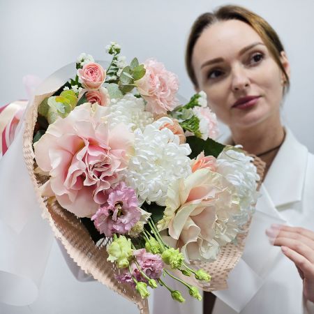 Букет хризантем и роз Сияние женственности