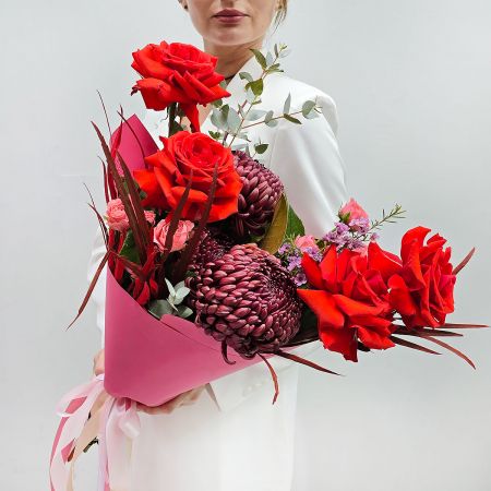 Букет с хризантемой бургунди Укрощение строптивой