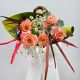 Вспомним лето? букет из коралловых роз и ромашек