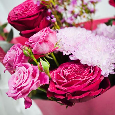 Вишневый комплимент с пионовидными розами