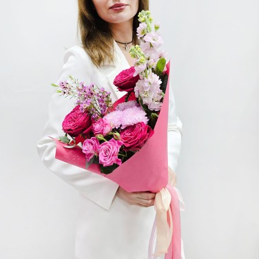 Вишневый комплимент с пионовидными розами