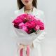 Малиновые пионовидные розы в компактном букете