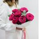Монобукет с вишневой пионовидной розой