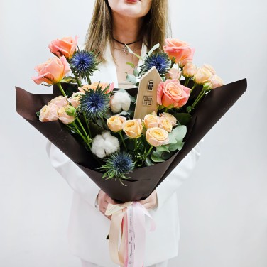 Дом родной букет из роз и хлопка