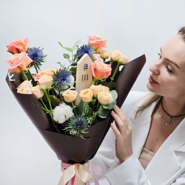 Дом родной букет из роз и хлопка