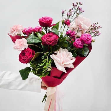 Обольщение букет пионовидных роз