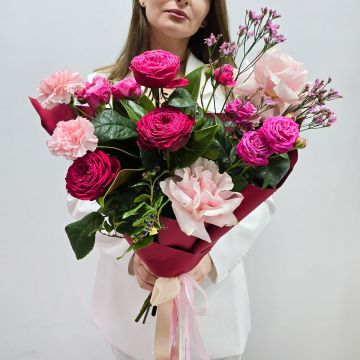 Обольщение букет пионовидных роз