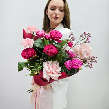 Обольщение букет пионовидных роз