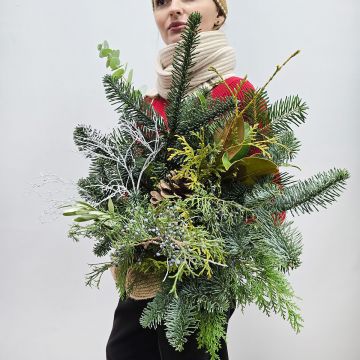 В ожидании снега букет из нобилиса и туи