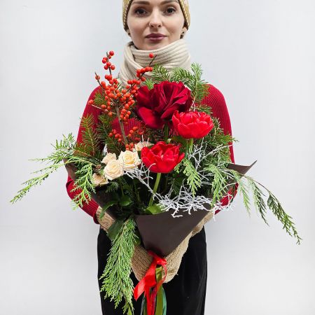 Яркий зимний подарок с тюльпанами