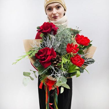 Яркая зима букет с нобилисом и розами