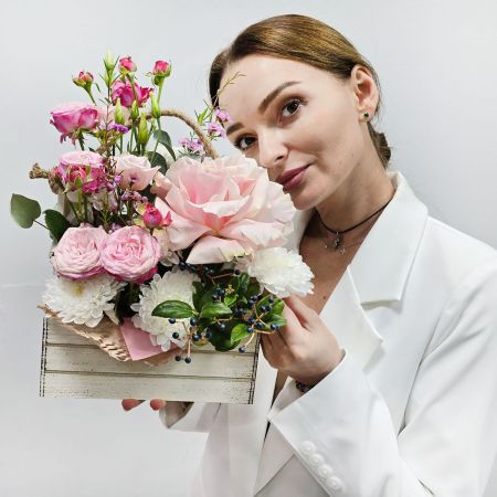 Красивый ящик с цветами Маме