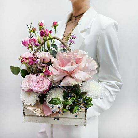 Красивый ящик с цветами Маме