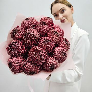 Большой букет из хризантем бигуди