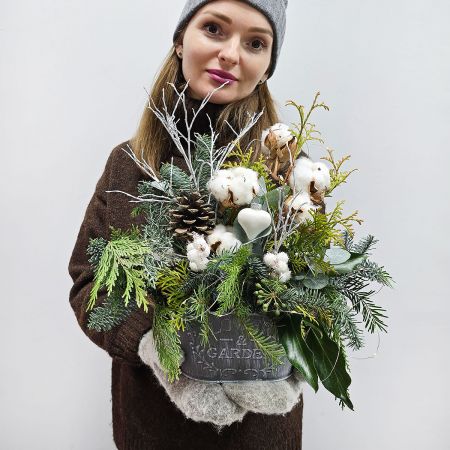 Уютное настроение зимняя композиция с хвоей