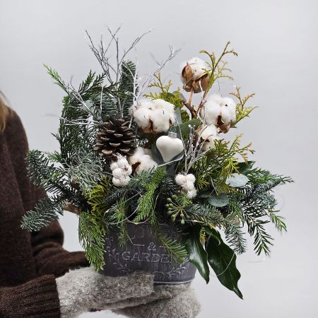 Уютное настроение зимняя композиция с хвоей