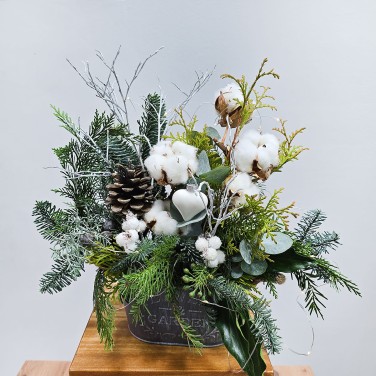 Уютное настроение зимняя композиция с хвоей