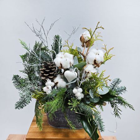 Уютное настроение зимняя композиция с хвоей