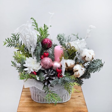 Зимняя композиция со свечой и хлопком