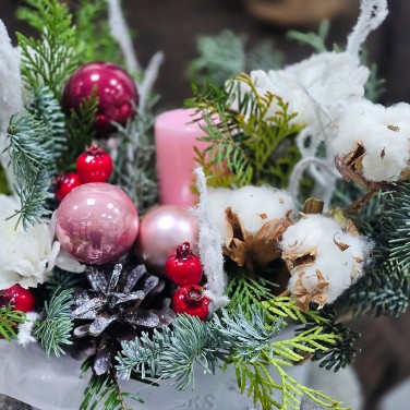 Зимняя композиция со свечой и хлопком