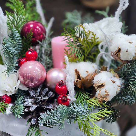 Зимняя композиция со свечой и хлопком