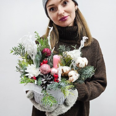 Зимняя композиция со свечой и хлопком