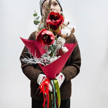 Амариллис и хлопок в зимнем букете