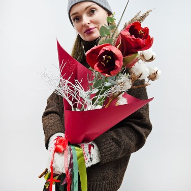 Амариллис и хлопок в зимнем букете