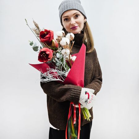 Амариллис и хлопок в зимнем букете