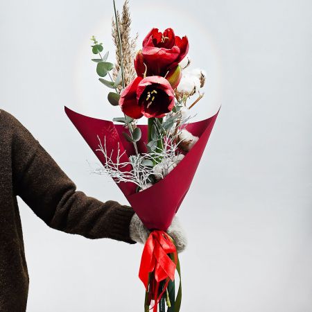 Амариллис и хлопок в зимнем букете