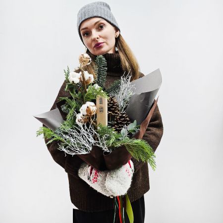 Уютный теплый букет с хвоей