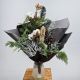 Уютный теплый букет с хвоей