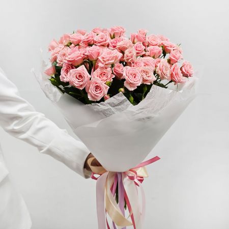 Розовая кустовая роза в букете 15 шт