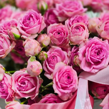 Букет кустовых пионовидных роз Малиновость 7